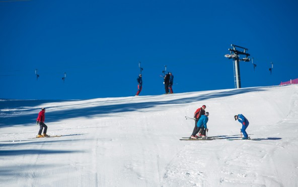 Trotz Dauerhoch und Schneemangel präsentiert sich die Hochsteinpiste am 20. Dezember ganz in Weiß und rennfertig.