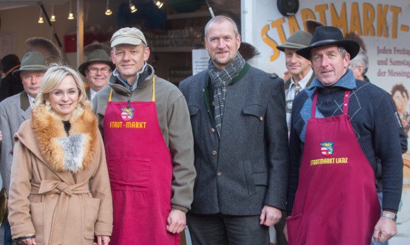 Zur Einweihung des neuen Marktwirtstandls kamen auch Bgm. Elisabeth Blanik, dann natürlich der neue Stadtmarktwirt Berno Mühlburger, Bezirksjägermeister Martin König und Stadtmarktobmann Herman Kuenz. Fotos: Brunner Images