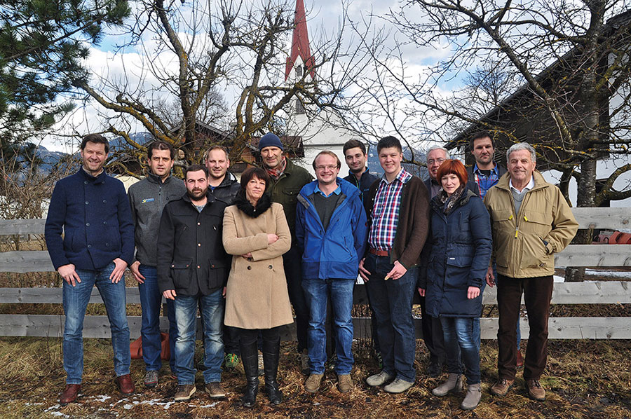 Das "Top Team Tristach" mit Bürgermeisterkandidat Walter Unterluggauer (6.v.l.). Foto: Top Team