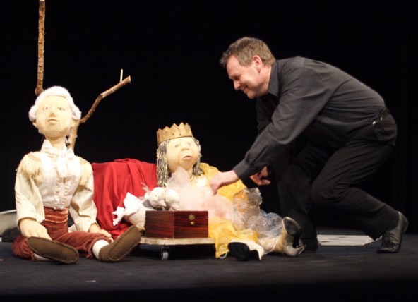 Matthias Kuchla und sein "Lille Kartofler Figurentheater".